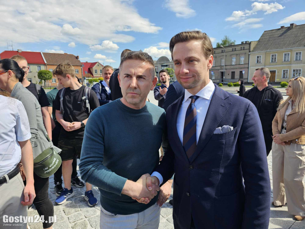 Krzysztof Bosak na rynku w Gostyniu