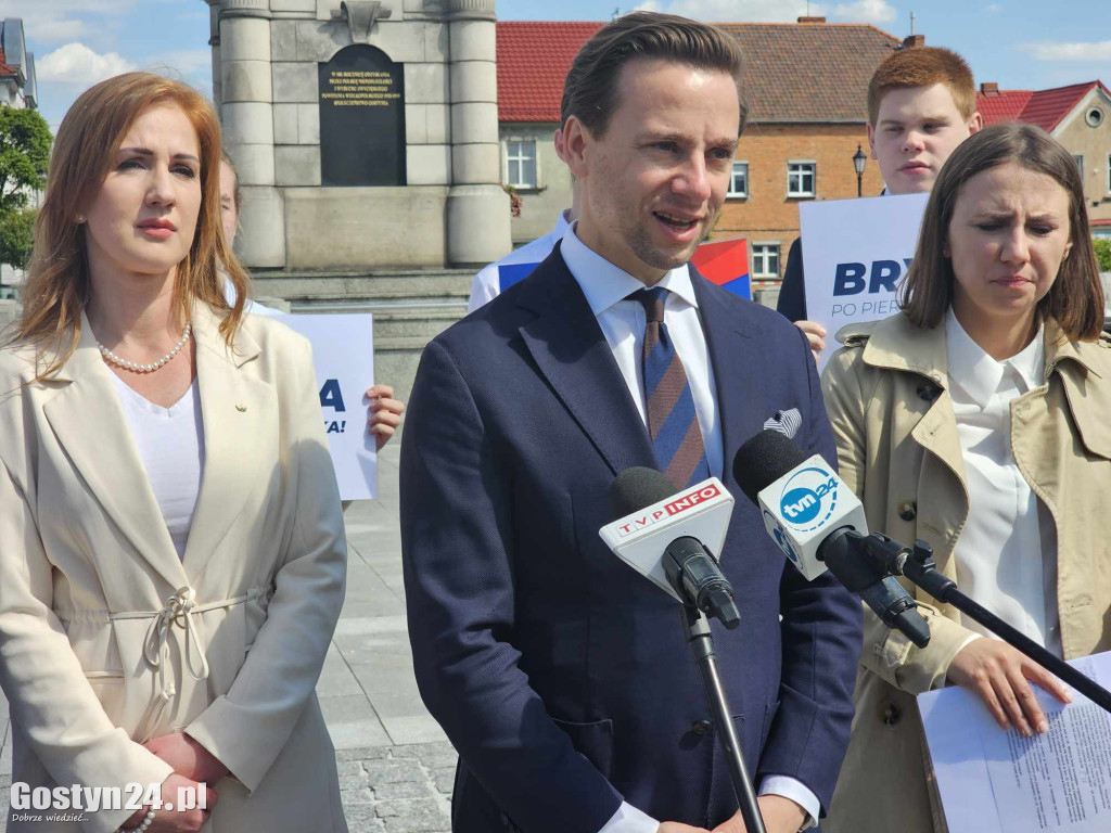 Krzysztof Bosak na rynku w Gostyniu