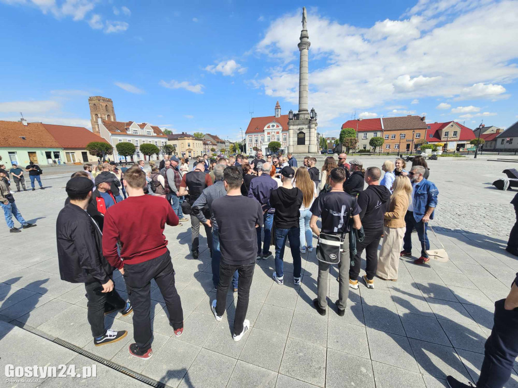 Krzysztof Bosak na rynku w Gostyniu