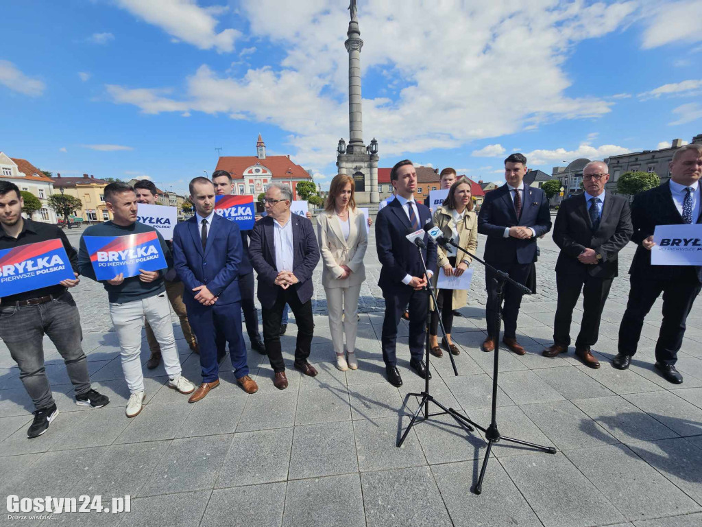 Krzysztof Bosak na rynku w Gostyniu