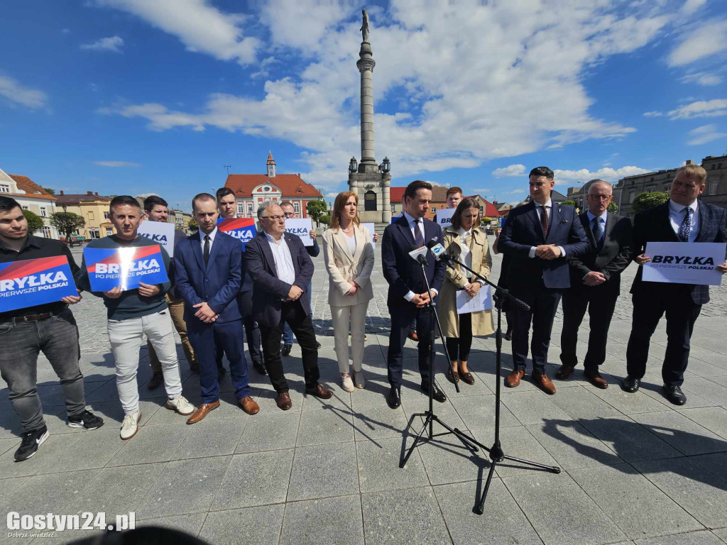 Krzysztof Bosak na rynku w Gostyniu