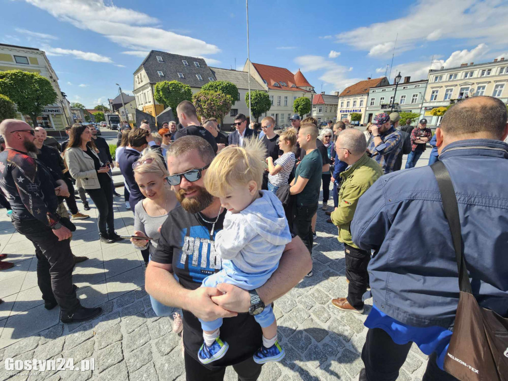 Krzysztof Bosak na rynku w Gostyniu