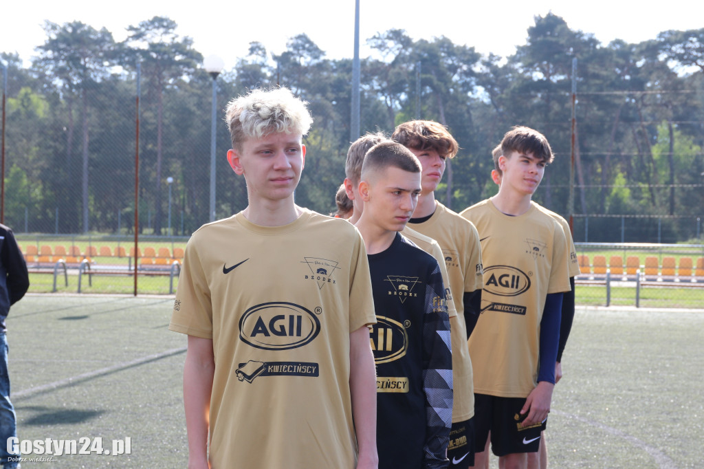 Turniej MDP na orliku w Piaskach