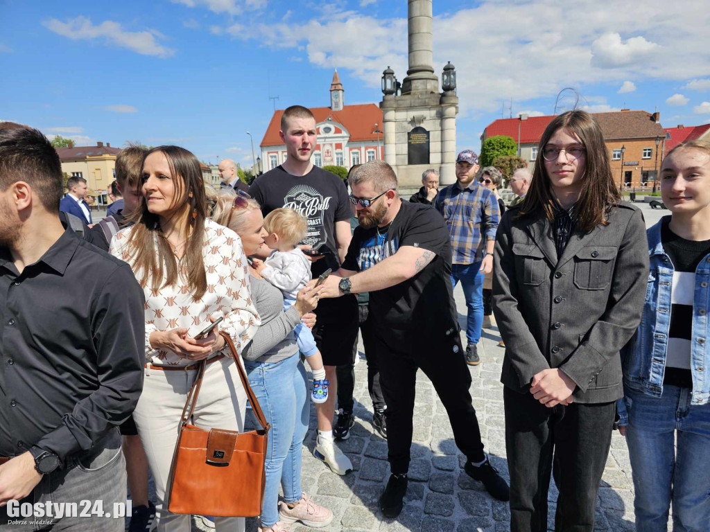 Krzysztof Bosak na rynku w Gostyniu