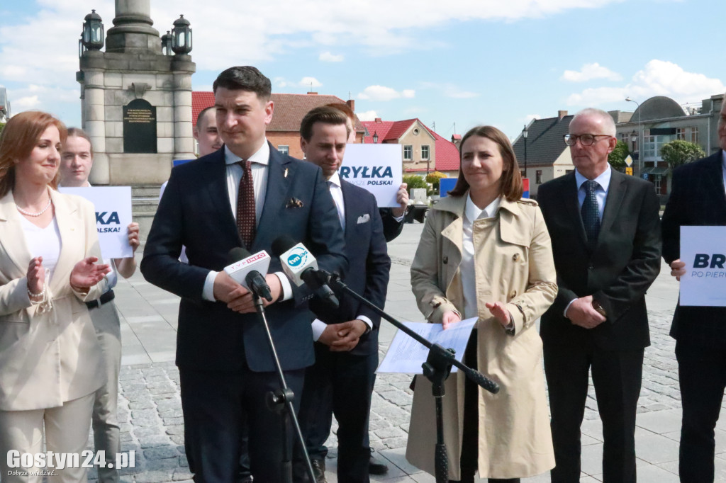 Krzysztof Bosak na rynku w Gostyniu