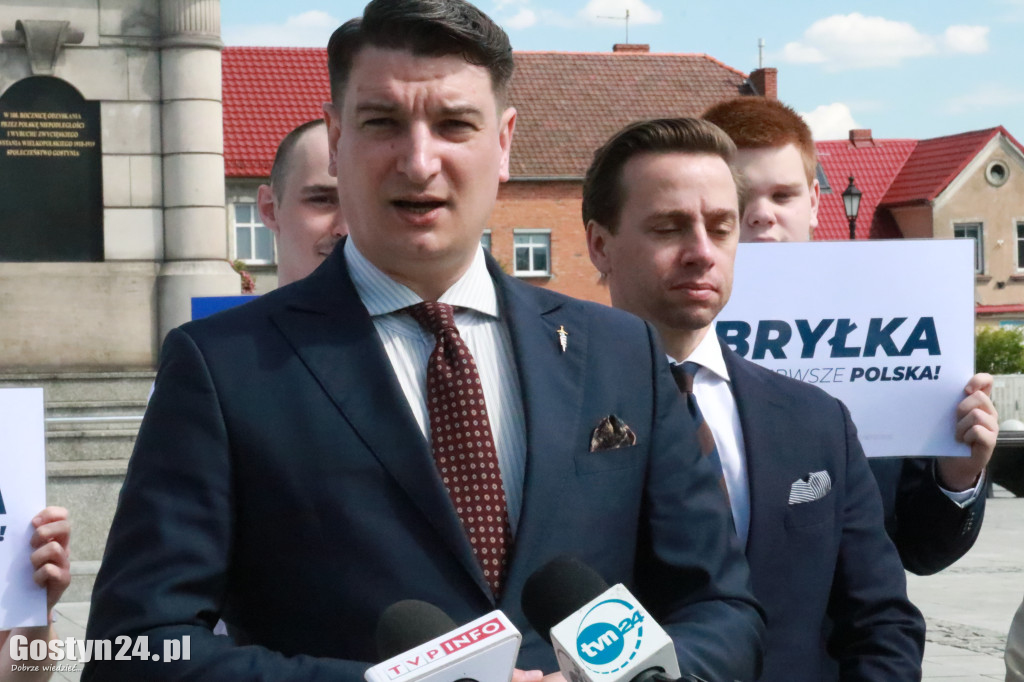 Krzysztof Bosak na rynku w Gostyniu