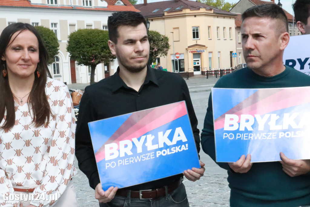 Krzysztof Bosak na rynku w Gostyniu