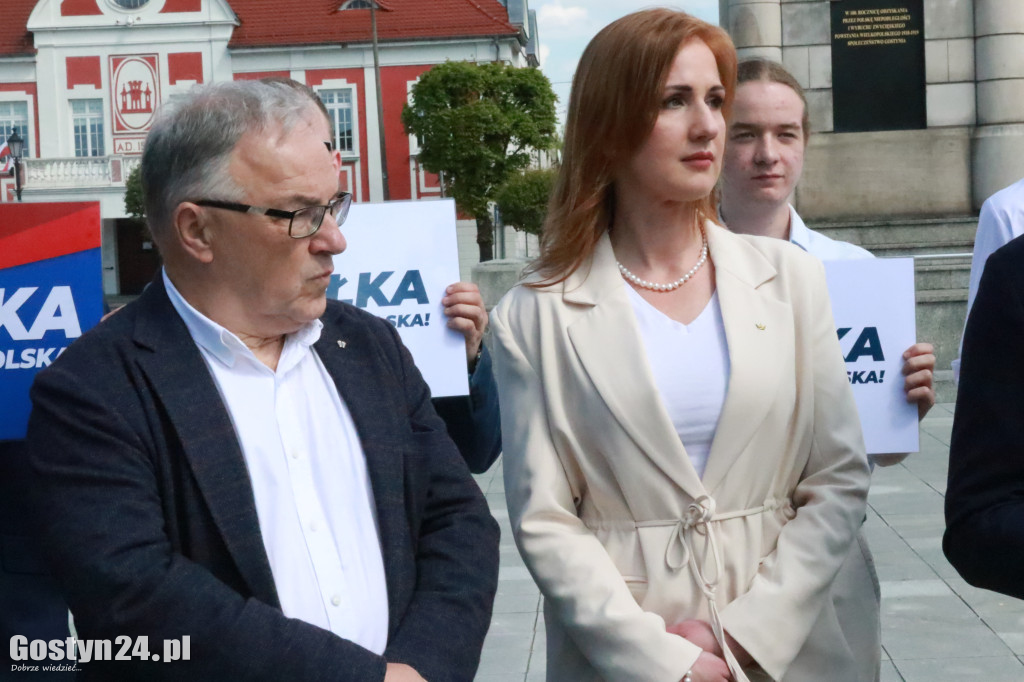 Krzysztof Bosak na rynku w Gostyniu