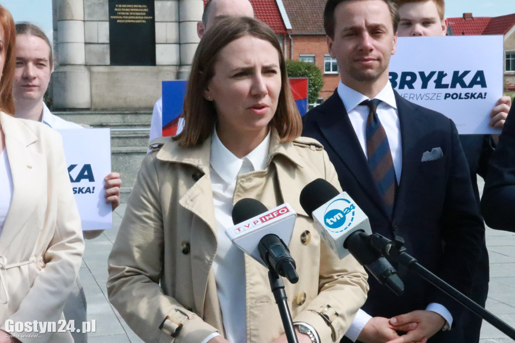 Krzysztof Bosak na rynku w Gostyniu