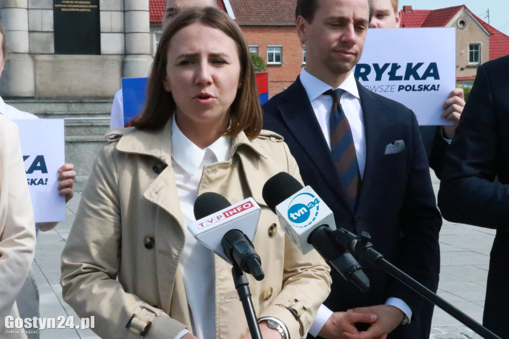 Krzysztof Bosak na rynku w Gostyniu