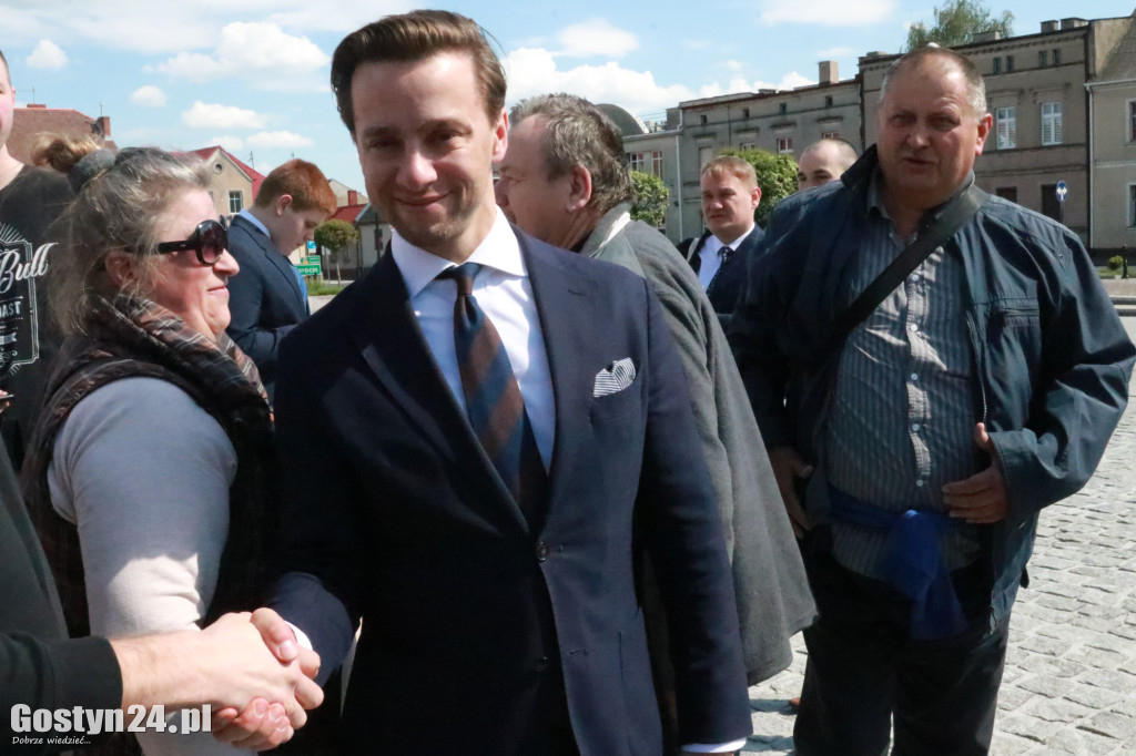 Krzysztof Bosak na rynku w Gostyniu