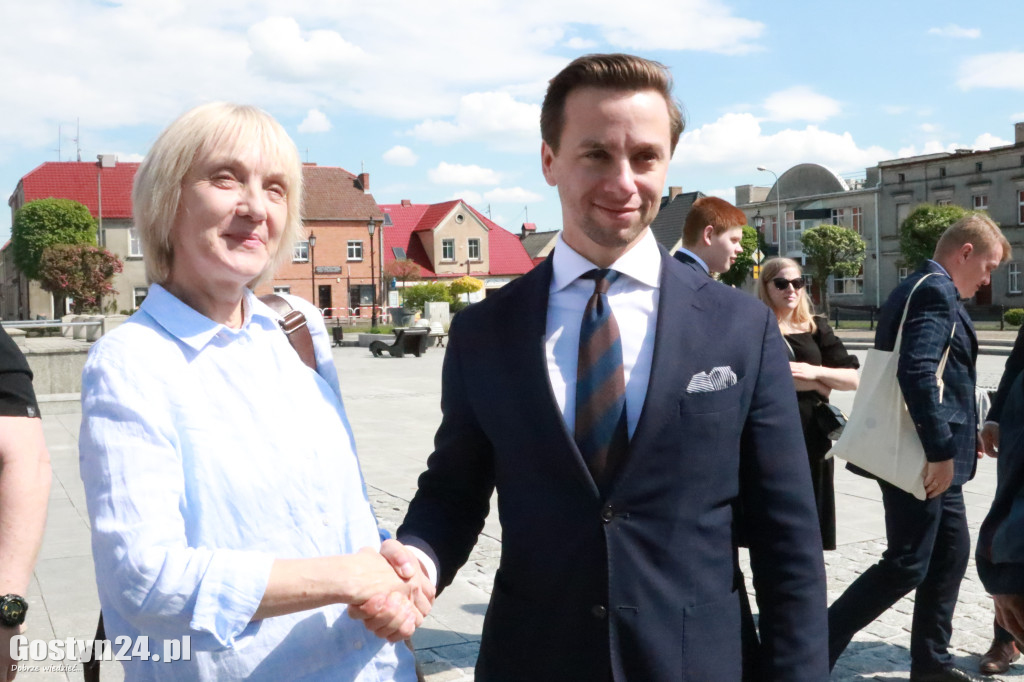 Krzysztof Bosak na rynku w Gostyniu