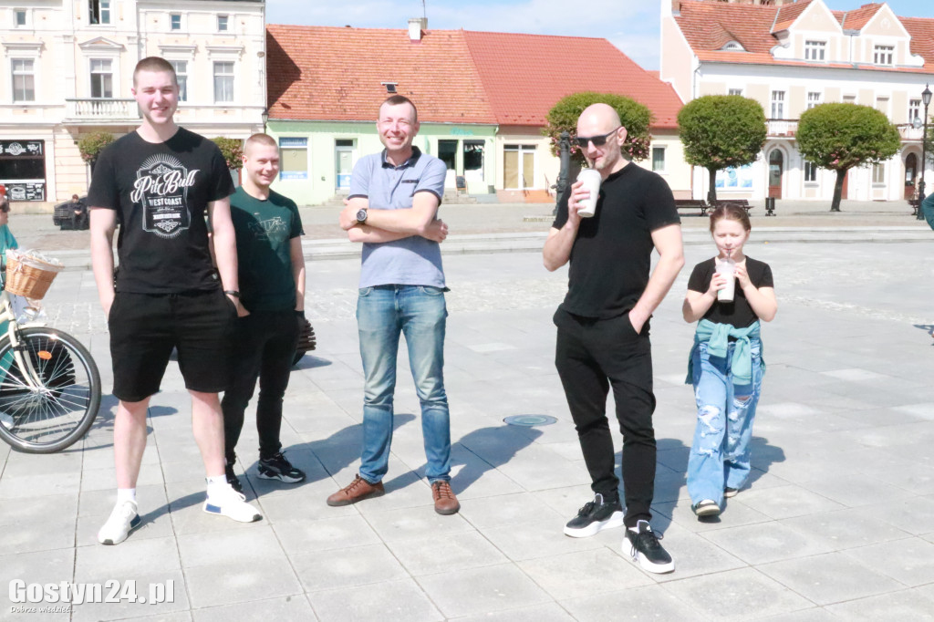 Krzysztof Bosak na rynku w Gostyniu