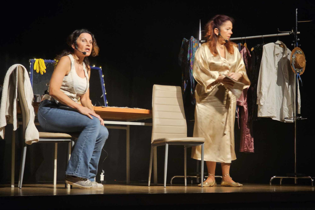 Spektakl Nago w Kisielu w CKiB w Piaskach