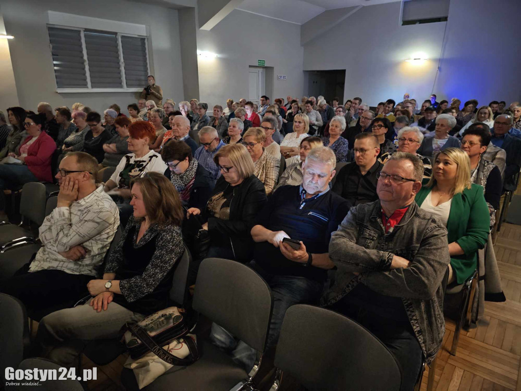 Spektakl Nago w Kisielu w CKiB w Piaskach