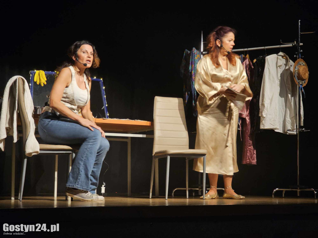 Spektakl Nago w Kisielu w CKiB w Piaskach