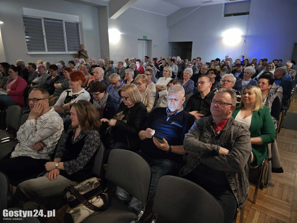 Spektakl Nago w Kisielu w CKiB w Piaskach