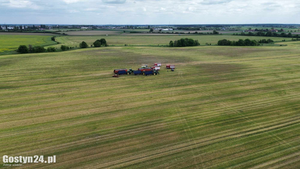 Pożar siaczkarni polowej w rejonie Jeżewa