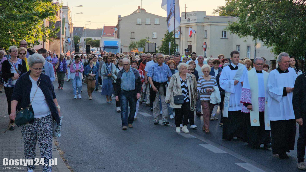 Pierwsza w tym roku Procesja Fatimska ulicami Gostynia
