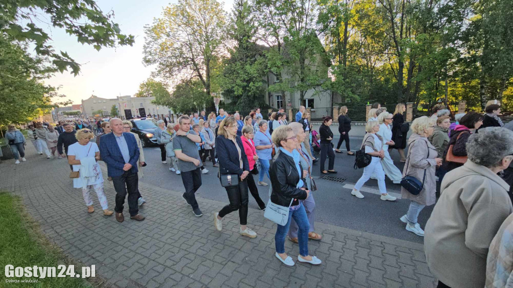 Pierwsza w tym roku Procesja Fatimska ulicami Gostynia