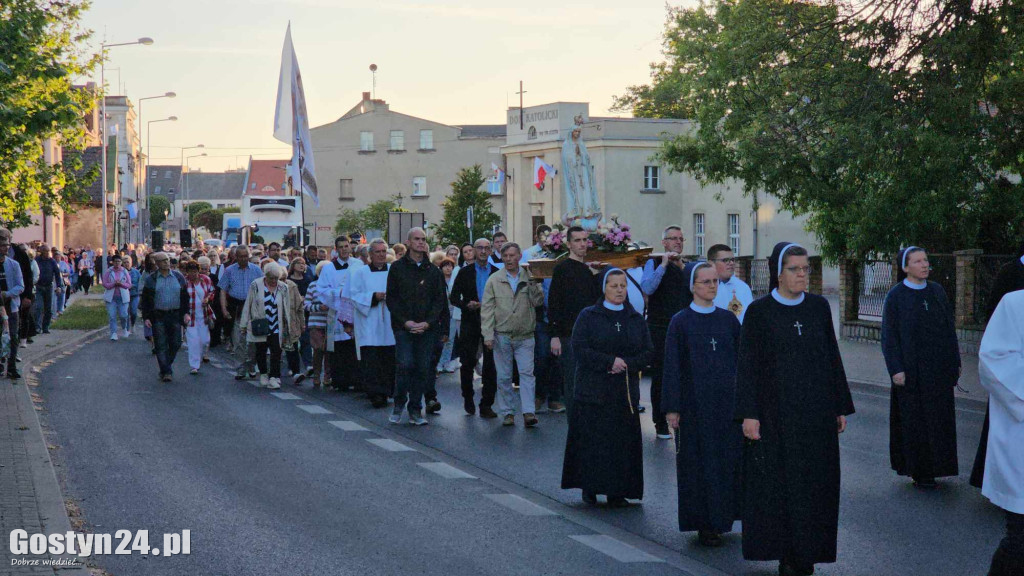 Pierwsza w tym roku Procesja Fatimska ulicami Gostynia