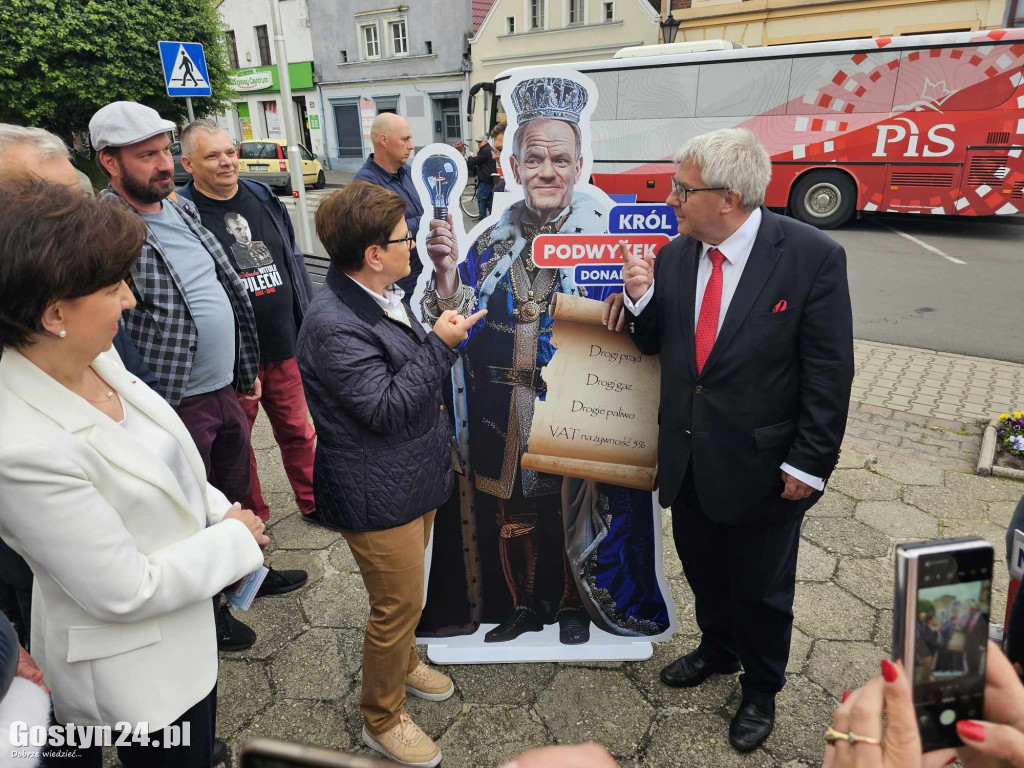Konferencja PiS z Beata Szydło na rynku w Poniecu