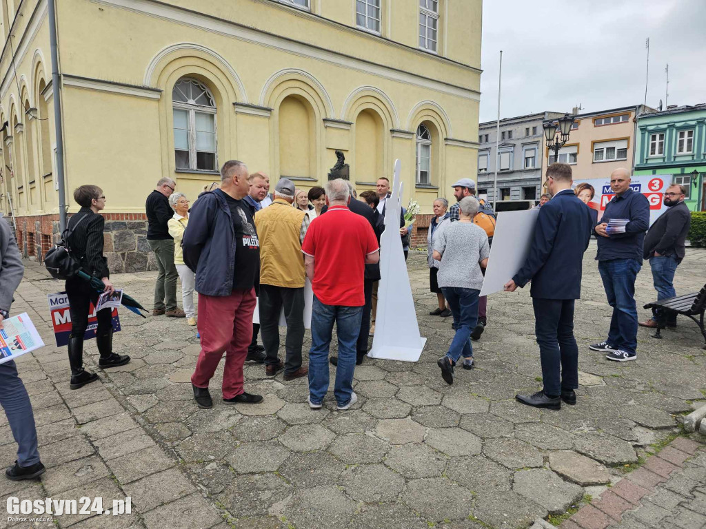 Konferencja PiS z Beata Szydło na rynku w Poniecu