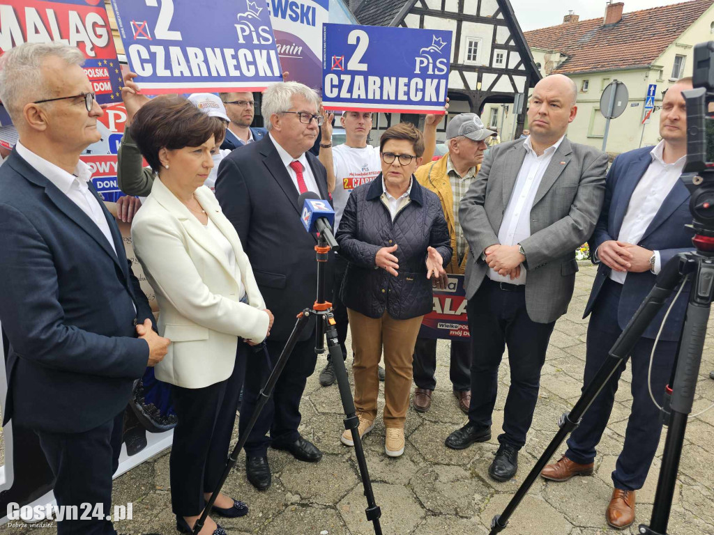 Konferencja PiS z Beata Szydło na rynku w Poniecu