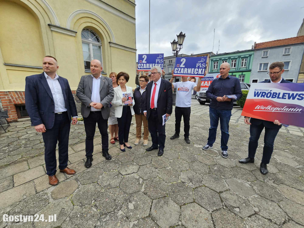 Konferencja PiS z Beata Szydło na rynku w Poniecu