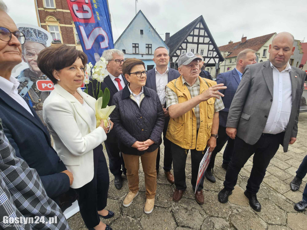 Konferencja PiS z Beata Szydło na rynku w Poniecu
