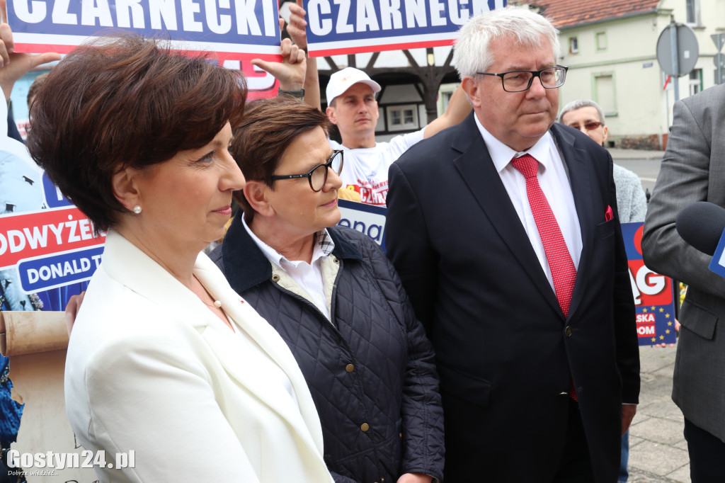 Konferencja PiS z Beata Szydło na rynku w Poniecu