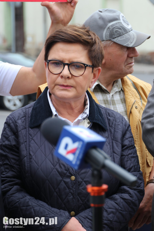 Konferencja PiS z Beata Szydło na rynku w Poniecu