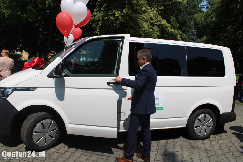 Nowy Volkswagen dla DPS w Chwałkowie.