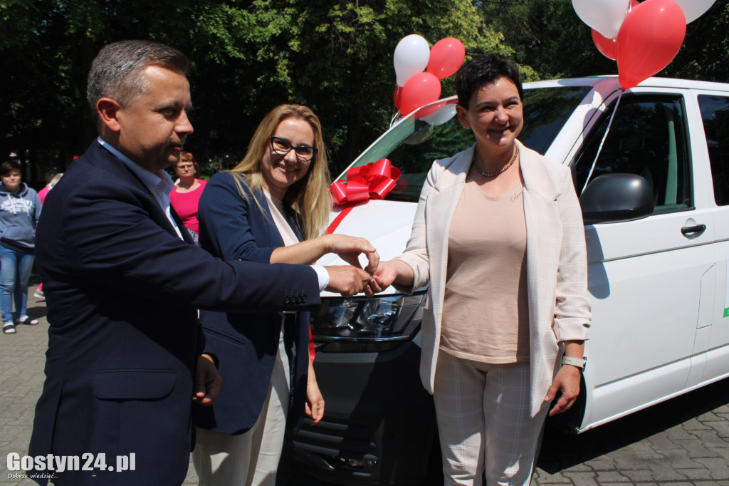 Nowy Volkswagen dla DPS w Chwałkowie.