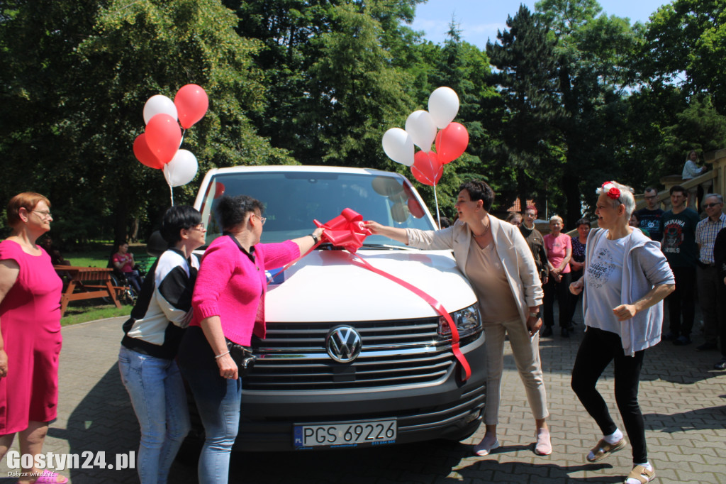 Nowy Volkswagen dla DPS w Chwałkowie.