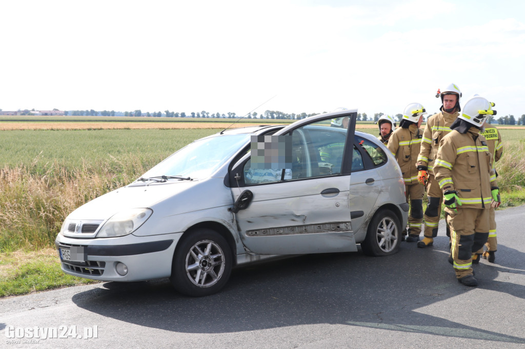 Zderzenie busa i osobówki na trasie Rokosowo-Łęka Wielka