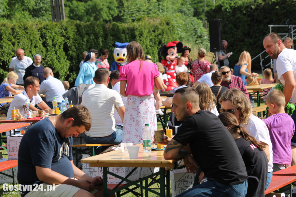 Festyn u sióstr służebniczek w Podrzeczu