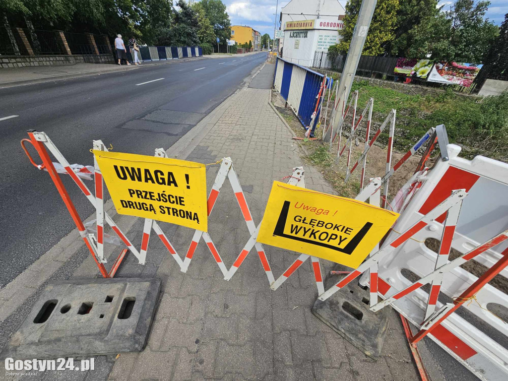 Trwa wymiana rurociągu przy ul. Jana Pawła II w Gostyniu