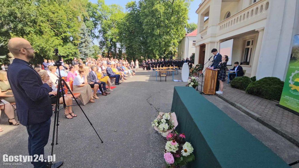 Pożegnanie Ewy Bayer wicedyrektor ZSR w Grabonogu przechodzi na emeryturę