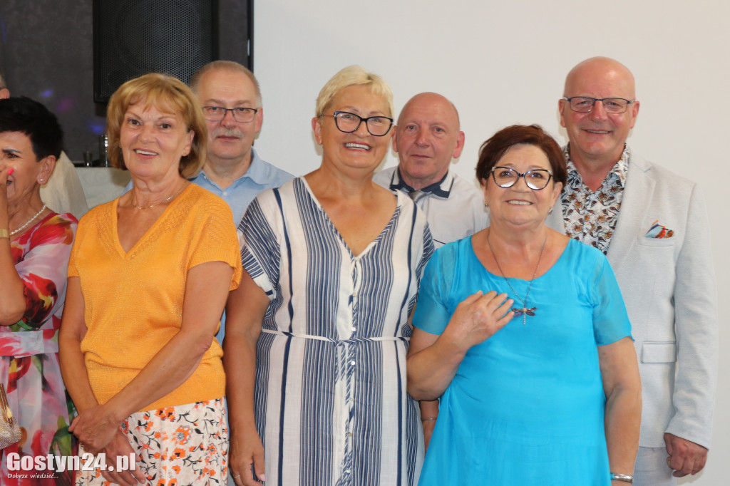 Zjazd absolwentów klas ósmych szkoły w Piaskach po 50 latach