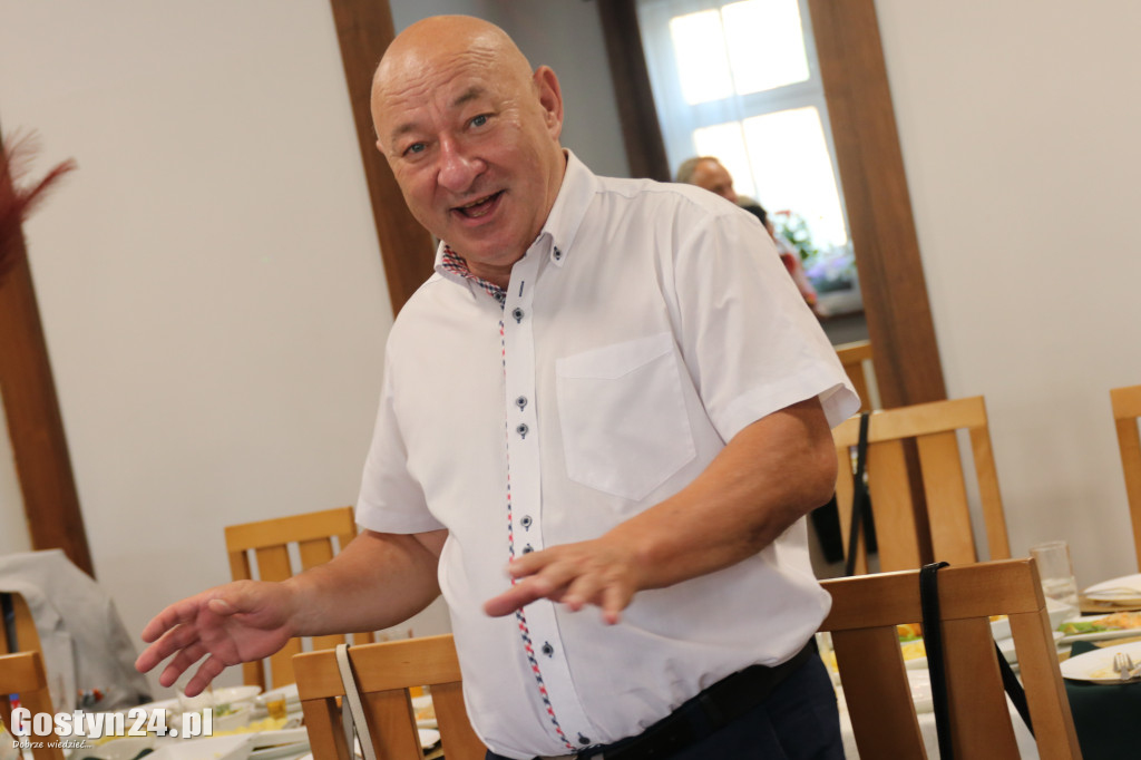 Zjazd absolwentów klas ósmych szkoły w Piaskach po 50 latach
