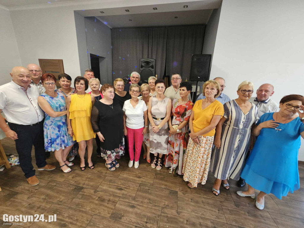 Zjazd absolwentów klas ósmych szkoły w Piaskach po 50 latach