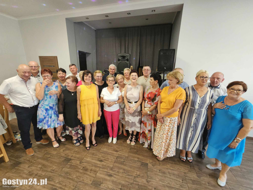 Zjazd absolwentów klas ósmych szkoły w Piaskach po 50 latach