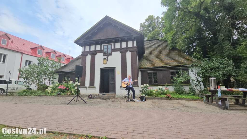 Koncert Jakuba Paluszkiewicza w dworku w Grabonogu