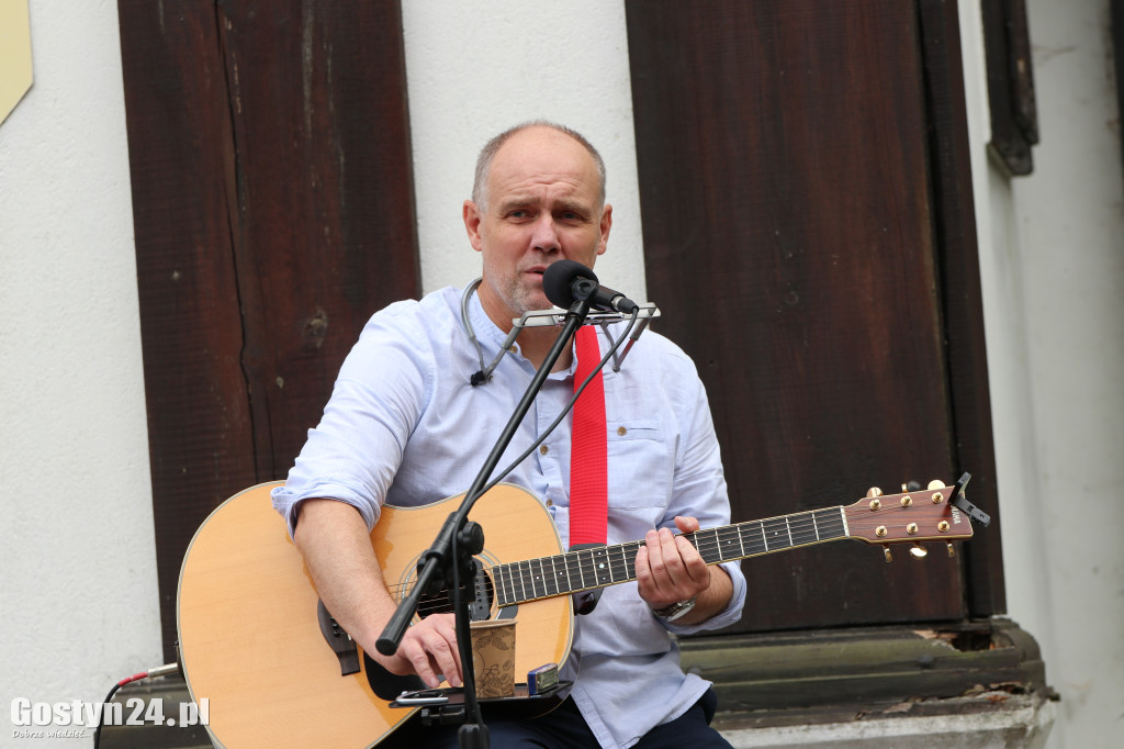 Koncert Jakuba Paluszkiewicza w dworku w Grabonogu