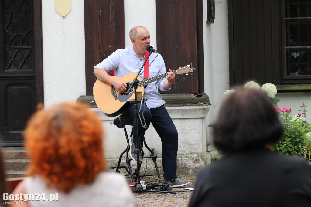 Koncert Jakuba Paluszkiewicza w dworku w Grabonogu