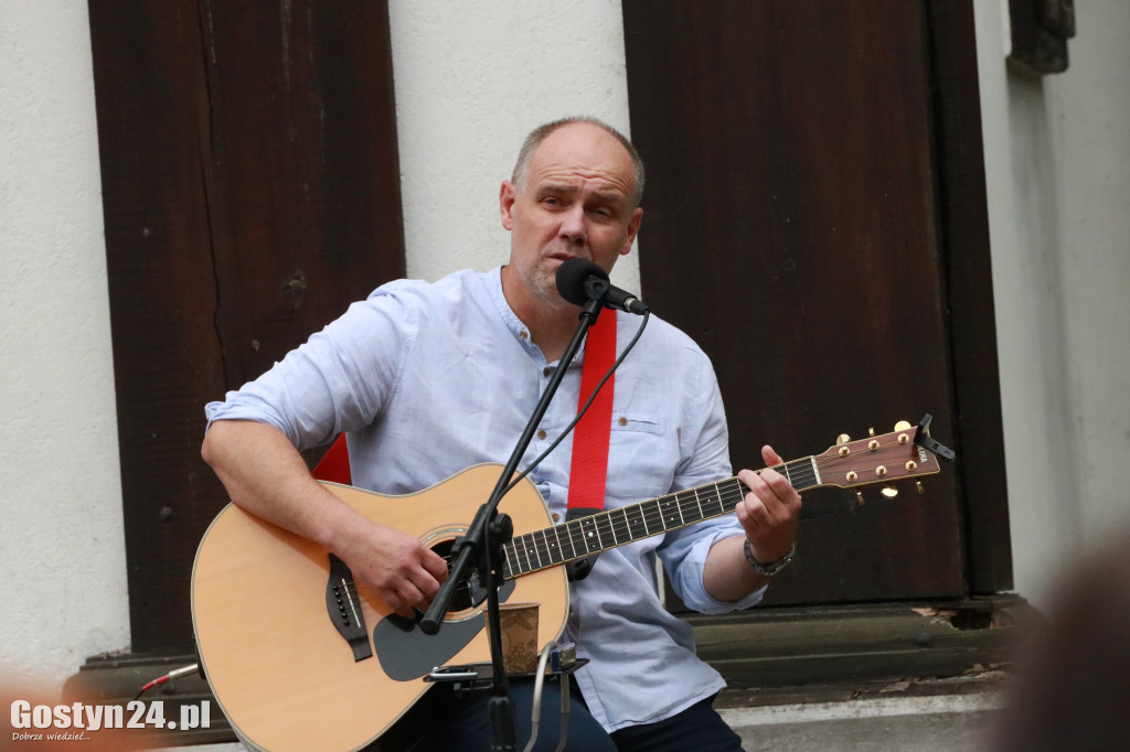 Koncert Jakuba Paluszkiewicza w dworku w Grabonogu