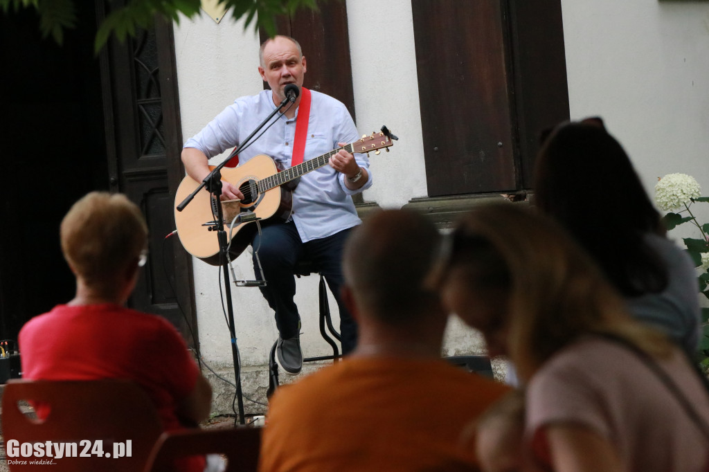Koncert Jakuba Paluszkiewicza w dworku w Grabonogu