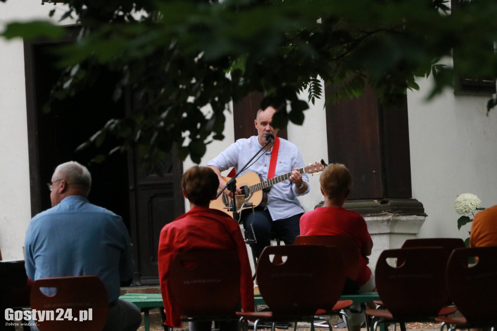 Koncert Jakuba Paluszkiewicza w dworku w Grabonogu