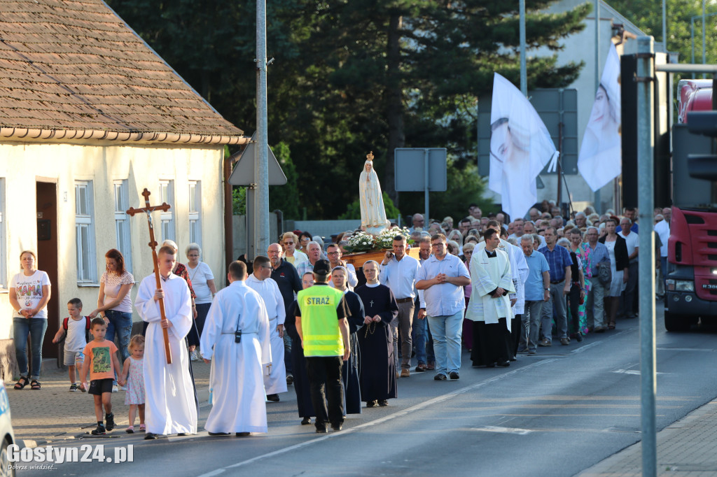 Procesja fatimska przeszła ulicami Gostynia na Świętą Górę